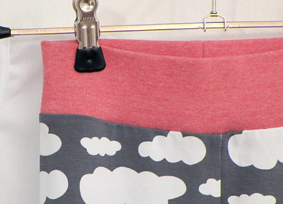 Selbstgenähte Kinderleggings in der Nähschule in München-Schwabing.