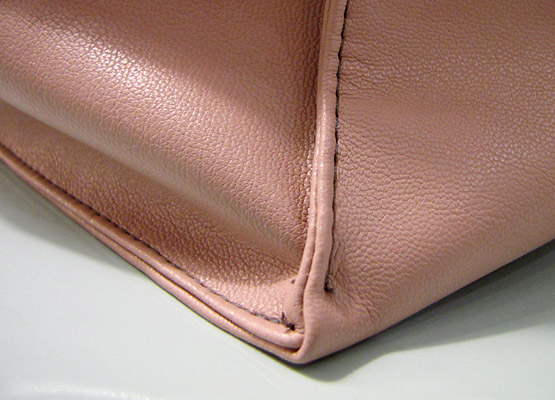 Tasche aus Kunstleder für Näherfahrene.